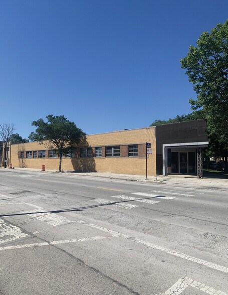 More Photos Of 5707 N Northwest Hwy, Chicago Manufacturing For Sale