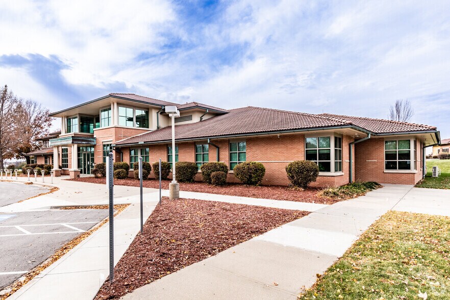 More Photos Of 4901 NE Lakewood Way, Lee's Summit Office For Sale