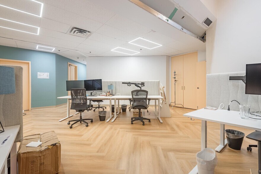 More Photos Of 50 Rue Saint-Charles O, Longueuil Medical For Lease