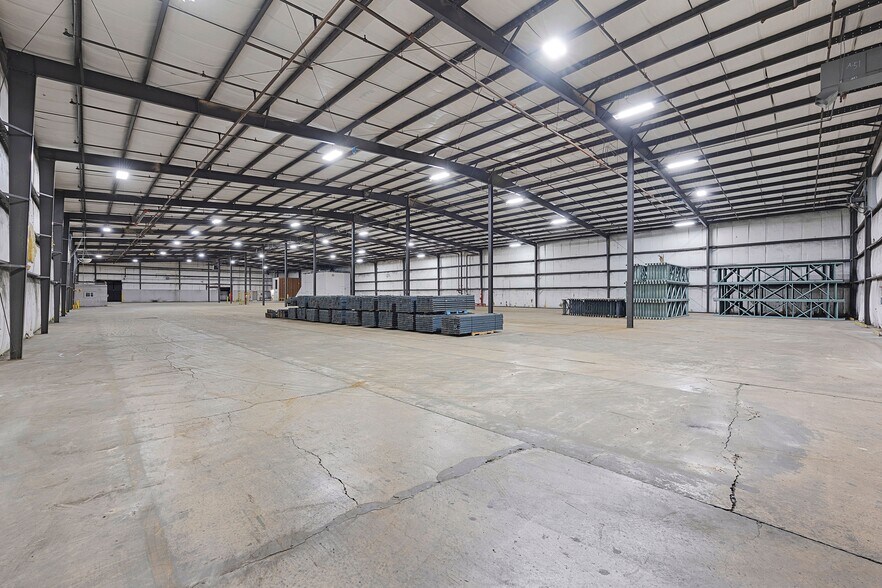 More Photos Of 456 Swanson Dr, Dresden Warehouse For Lease