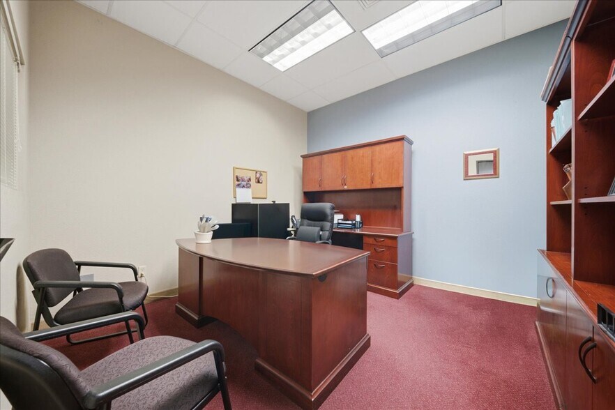 More Photos Of 700 University Ave, Sacramento Office For Lease