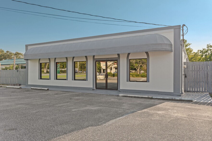 More Photos Of 90 Mary Esther Blvd, Mary Esther Freestanding For Lease