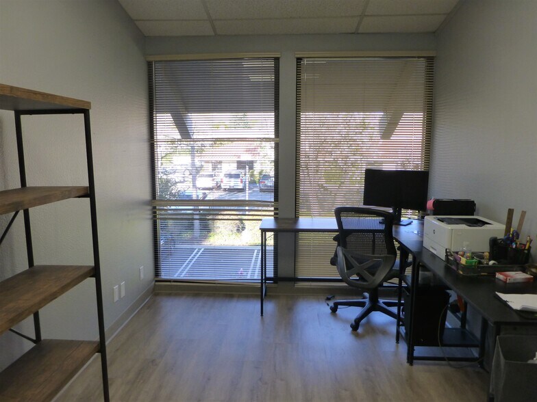 More Photos Of 128 Auburn Ct, Westlake Village Medical For Lease