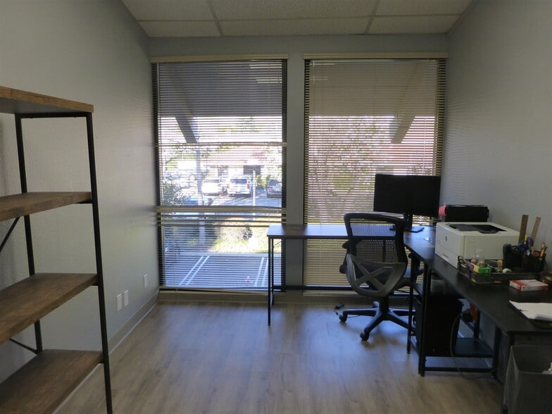 More Photos Of 128 Auburn Ct, Westlake Village Medical For Lease