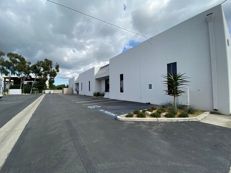 More Photos Of 312 Oak Pl, Brea Warehouse For Lease