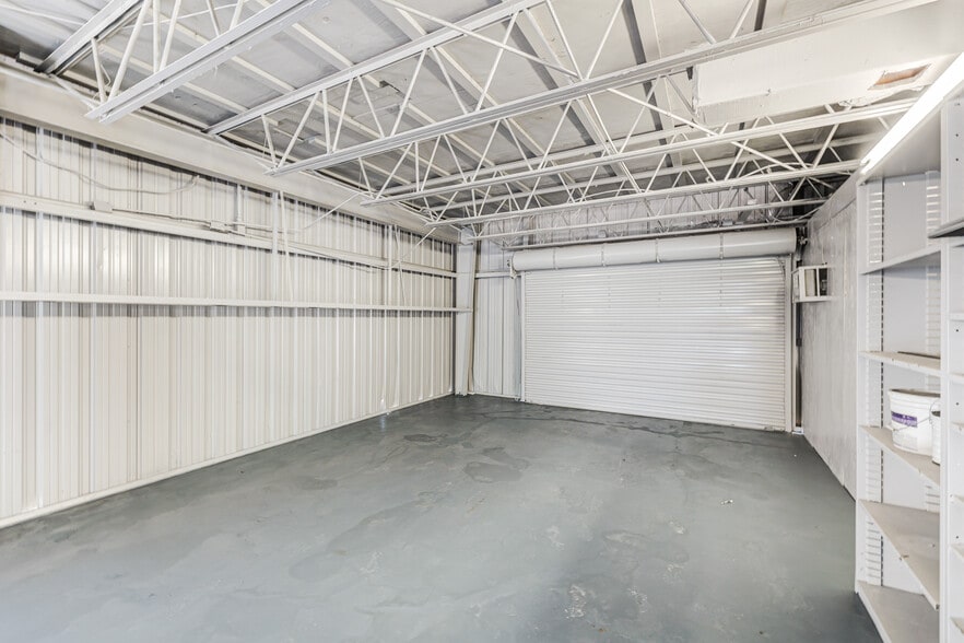 More Photos Of 1911 Dana Dr, Fort Myers Warehouse For Sale