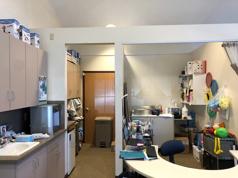 More Photos Of 1320 W Main St, Waterbury Medical For Lease