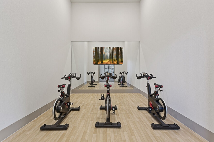 More Photos Of 900 Cinema Dr, Hudson Oaks Apartments For Lease