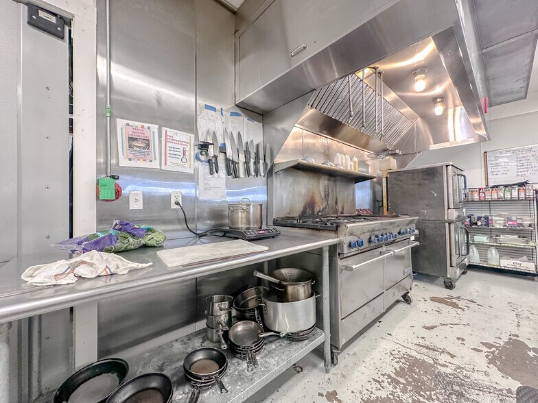 More Photos Of 215 E 2nd St, Bartlesville Auto Repair For Sale