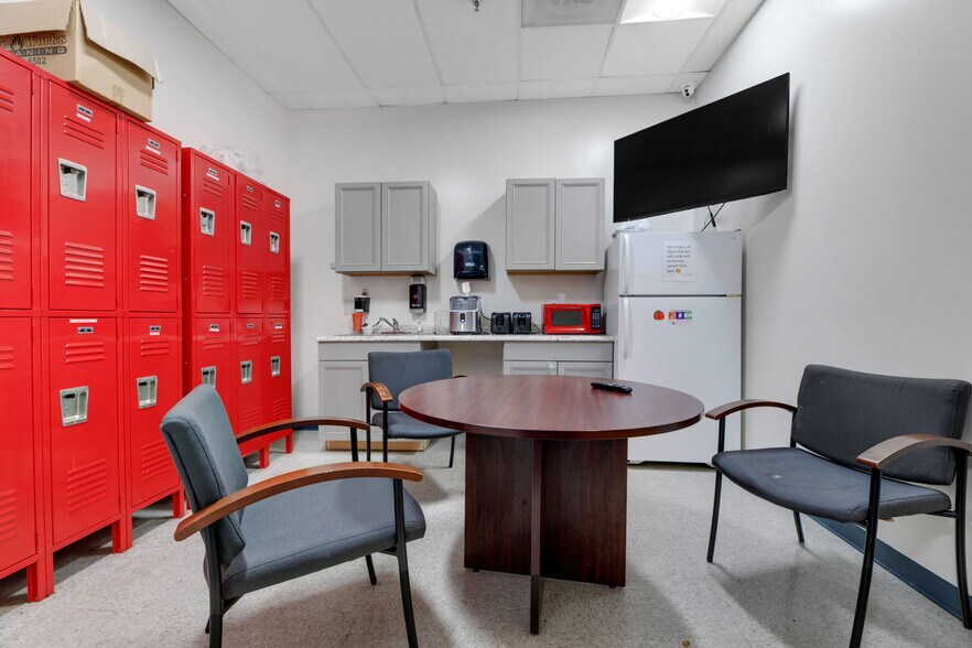More Photos Of 3100 Branch Ave, Temple Hills Unknown For Lease