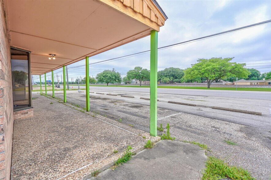 More Photos Of 6801 Highway Blvd, Katy Freestanding For Sale