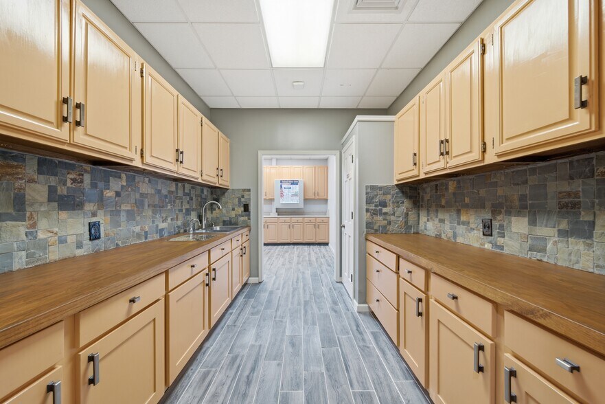 More Photos Of 7100 E 31st St, Tulsa Religious Facility For Sale