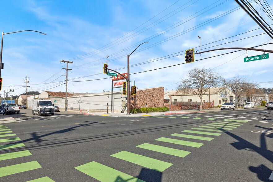 More Photos Of 735 Gilman St, Berkeley Showroom For Sale