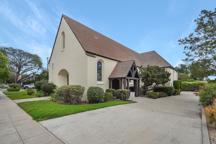 More Photos Of 738 E Santa Paula St, Santa Paula Funeral Home For Sale