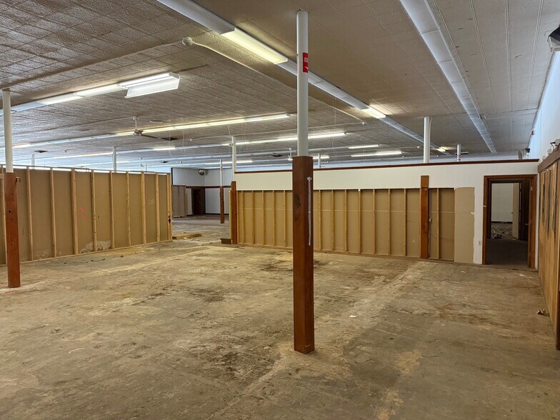 More Photos Of 98 Main St, Westerly General Retail For Lease