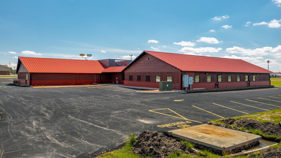 More Photos Of 1403 W Stamer Dr, Litchfield Restaurant For Lease