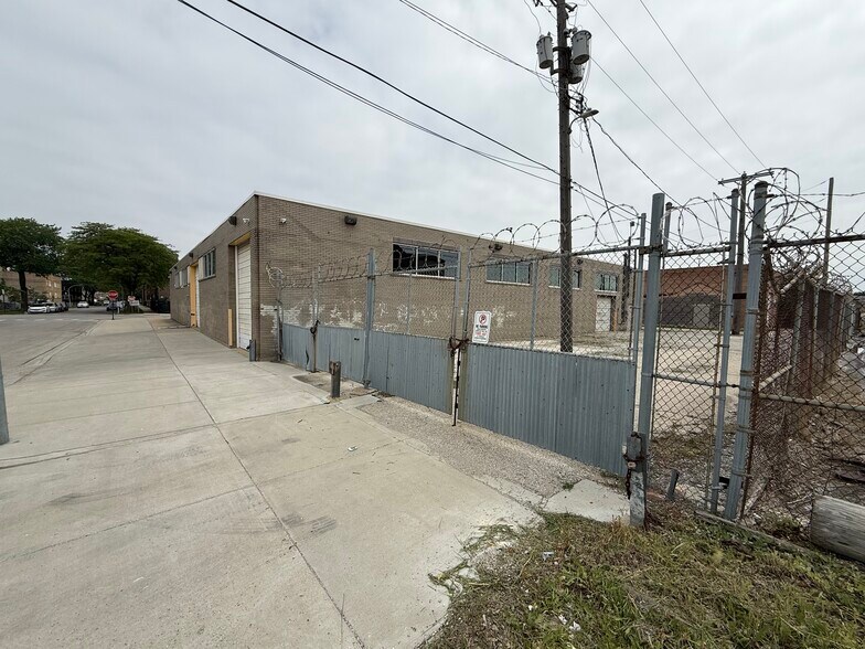 More Photos Of 5247-5261 W Harrison St, Chicago Warehouse For Sale