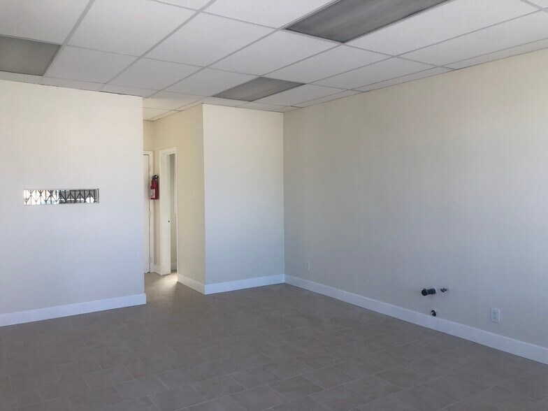 More Photos Of 9300-9302 California Ave, South Gate Storefront Retail Office For Lease