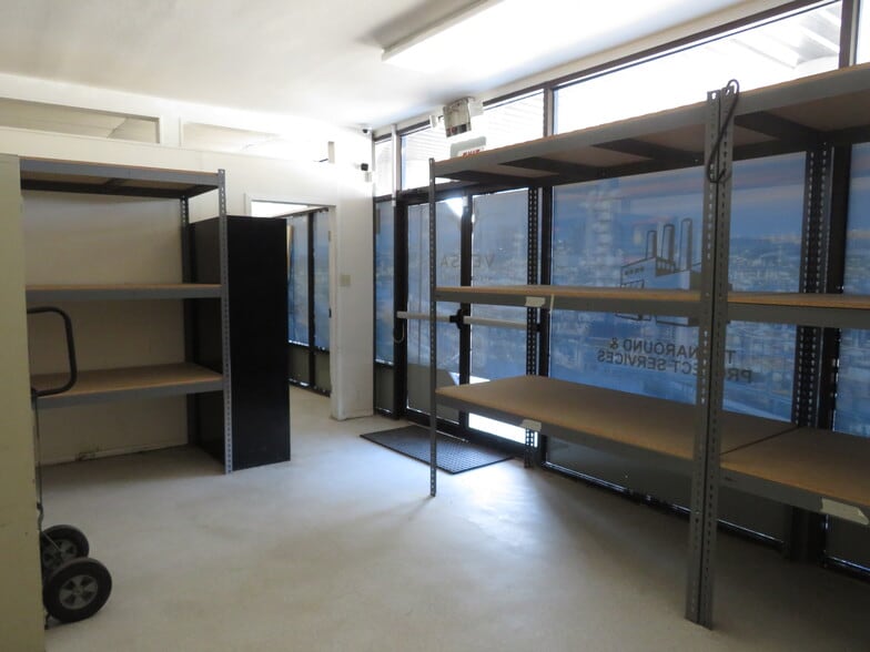 More Photos Of 1205-1211 W Austin St, Port Lavaca Office For Sale