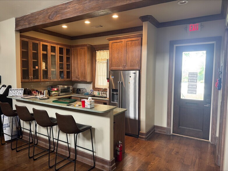 More Photos Of 1414 14th St, Plano Office For Lease