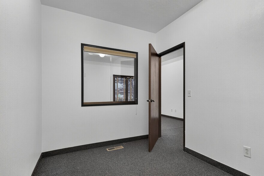 More Photos Of 2563 S Five Mile Ave, Boise Office Residential For Lease