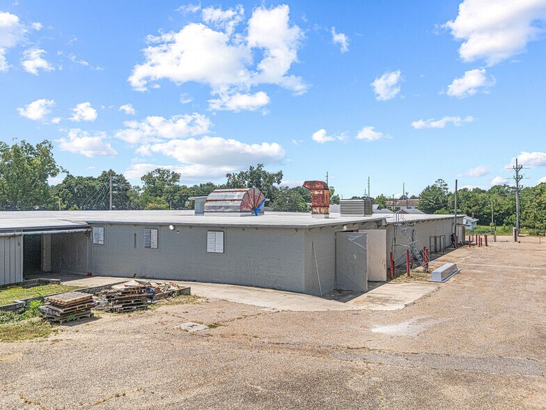 More Photos Of 1002 Douglas Ave, Opp Manufacturing For Lease