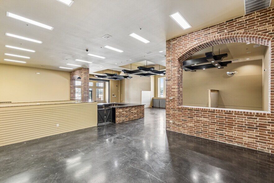 More Photos Of 207 E Byron Nelson Blvd, Roanoke Storefront Retail Office For Sale