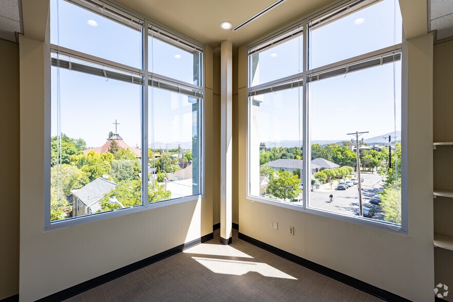 More Photos Of 1250 Main St, Napa Medical For Lease