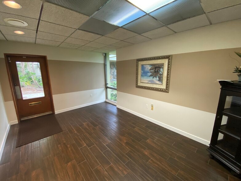 More Photos Of 1952 Bayshore Blvd, Dunedin Medical For Lease