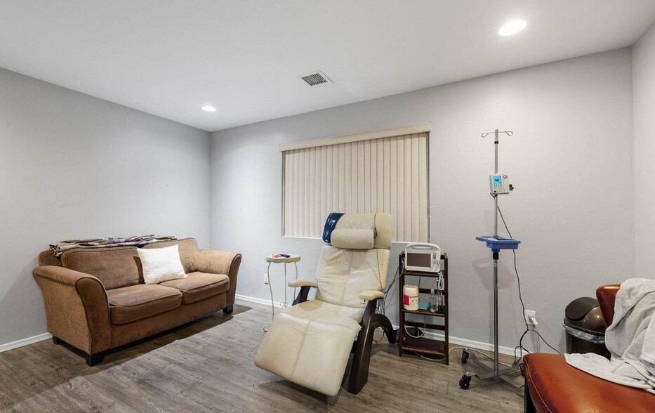 More Photos Of 143 E Merritt St, Prescott Medical For Sale