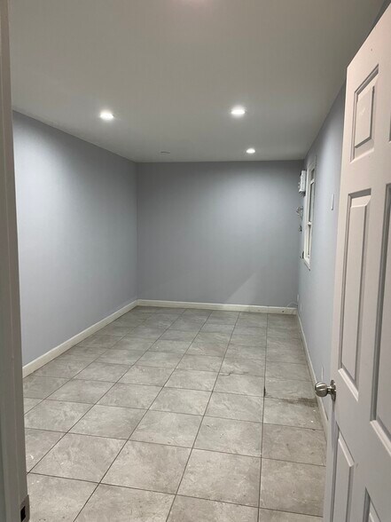 More Photos Of 809 S Lakeview Ave, Placentia Flex For Sale