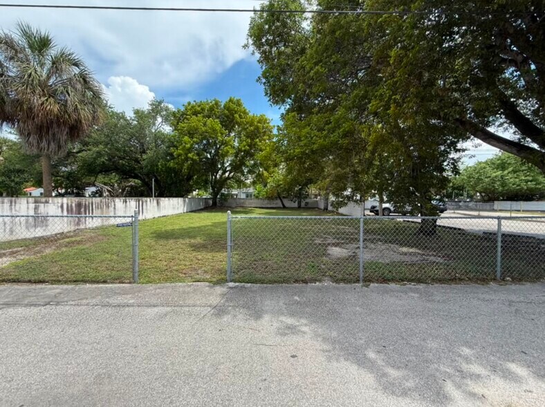 More Photos Of 6851 Bird Rd, Miami Freestanding For Lease