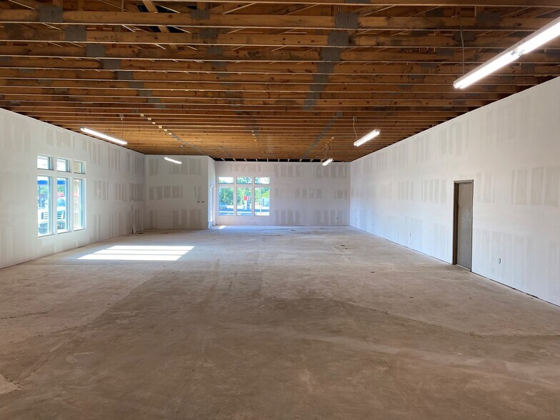 More Photos Of 1725 S Valley Mills Dr, Waco Freestanding For Lease