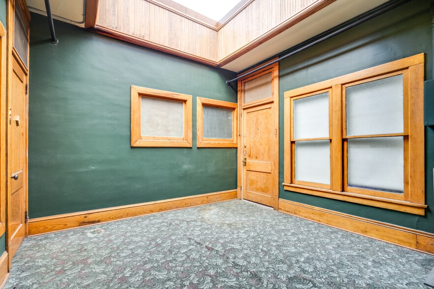 More Photos Of 121-127 E Main St, Ravenna Storefront Retail Office For Sale