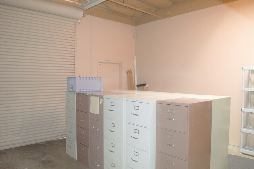 More Photos Of 1039 Serpentine Ln, Pleasanton Light Distribution For Lease