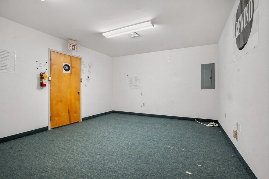 More Photos Of 234 Main St, Lincoln Park Storefront Retail Office For Lease