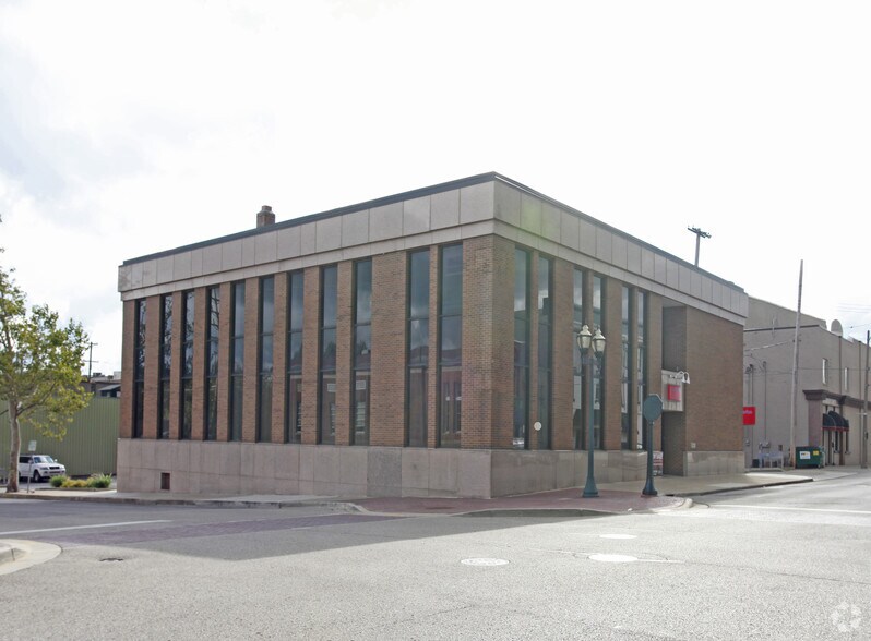 More Photos Of 114 Commercial St, Dowagiac Bank For Lease
