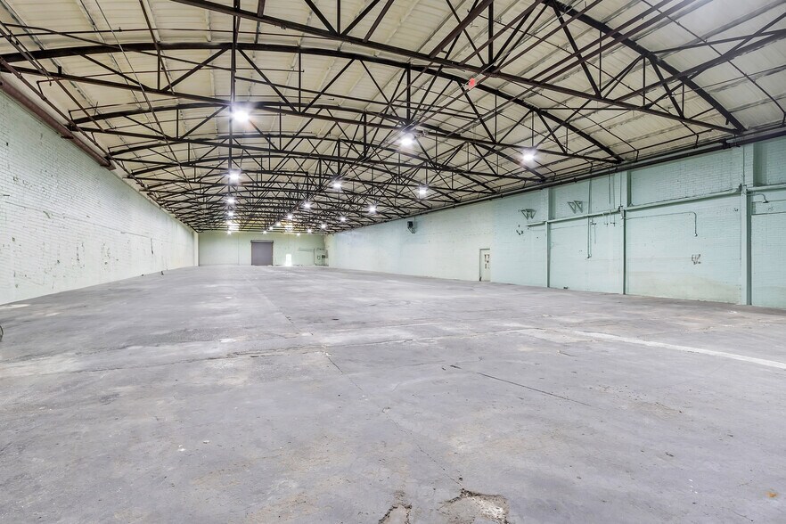 More Photos Of 121 Trotter Industrial Ln, Saluda Warehouse For Lease