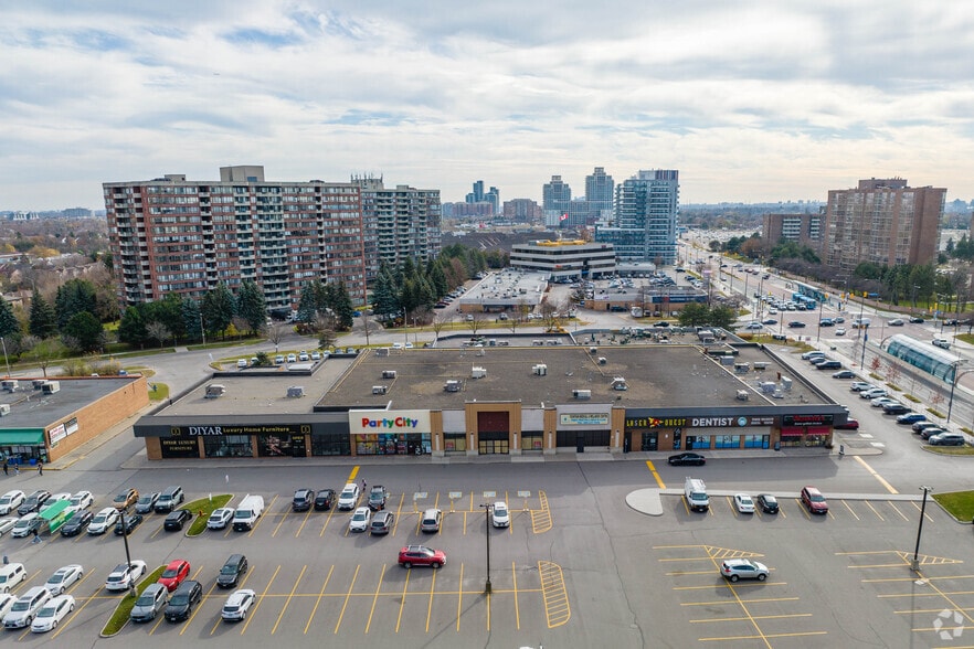 More Photos Of 9625 Yonge St, Richmond Hill Storefront For Lease