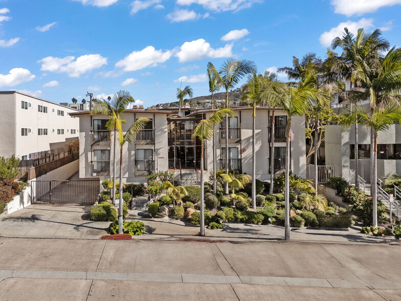 Primary Photo Of 7601 Eads Ave, La Jolla Apartments For Sale