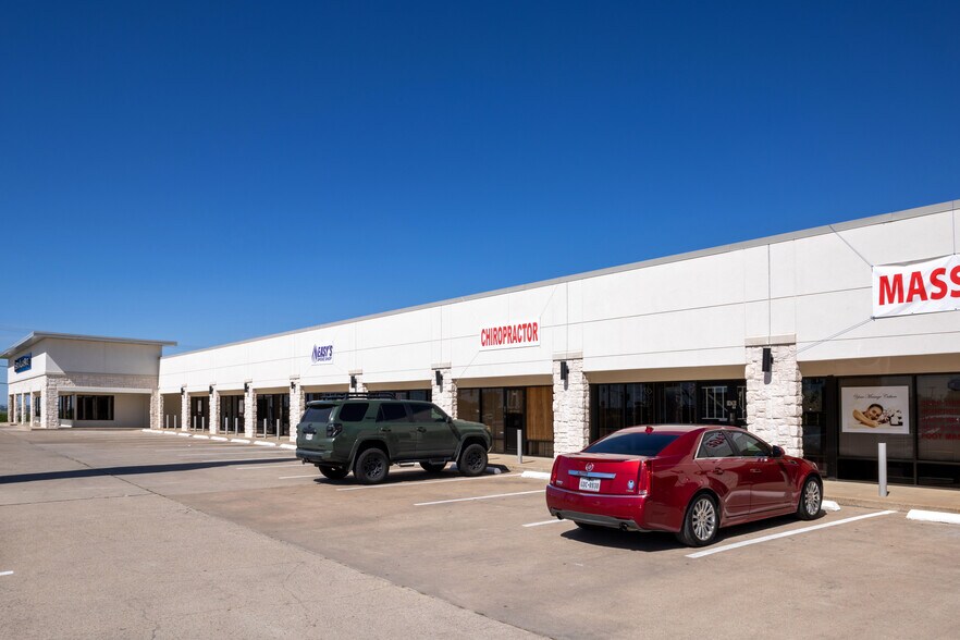 More Photos Of 2817 Alta Mere Dr, Fort Worth Storefront For Lease