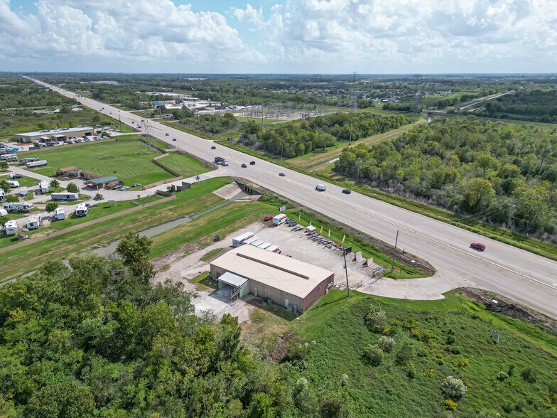 More Photos Of 15511 Highway 6, Rosharon Storefront Retail Office For Lease