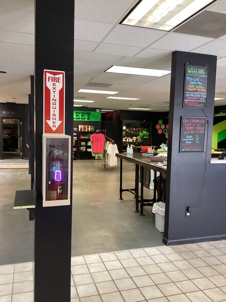 More Photos Of 13829 7th St, Dade City Storefront Retail Office For Sale