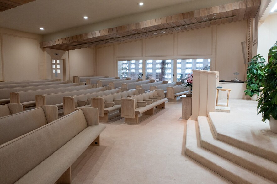 More Photos Of 605 S Riverside Dr, Palm Springs Religious Facility For Sale