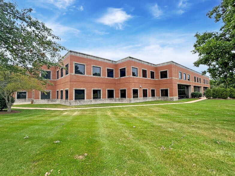 More Photos Of 1122 Town & Country Commons, Chesterfield Office For Sale