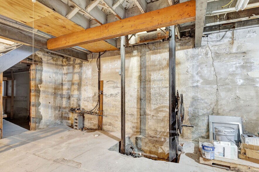 More Photos Of 2435 Williams Ave, Cincinnati Storefront Retail Residential For Lease