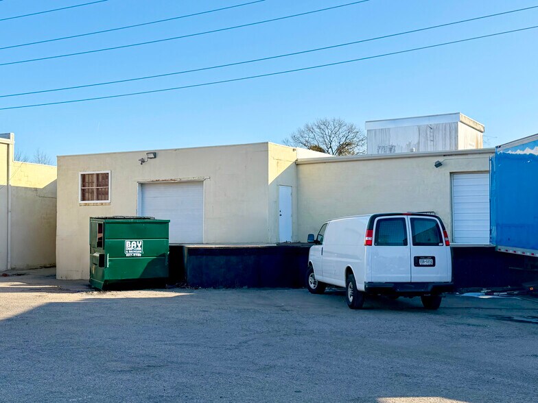 More Photos Of 3353 Lyons Ave, Norfolk Warehouse For Lease