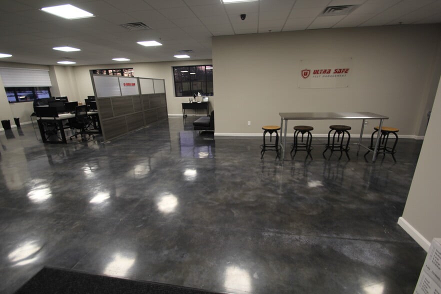 More Photos Of 2302 Turnpike St, North Andover General Retail For Lease