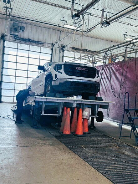 More Photos Of 102 Joblin St, Hinton Warehouse For Sale