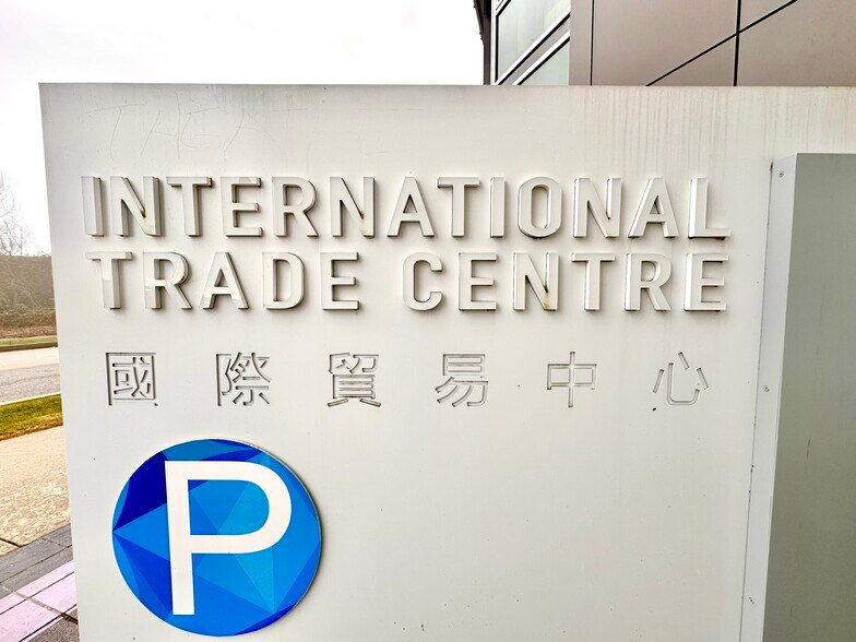 More Photos Of 8400 West Rd, Richmond Office For Lease